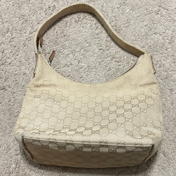 Gucci Beige Monogram Shoulder Bag - Picture 4 of 10